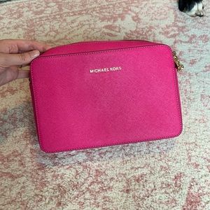 Micheal Kors crossbody bag